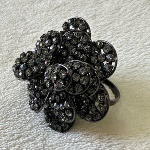 BCBGMAXAZRIA Double Finger Flower Ring Size 8